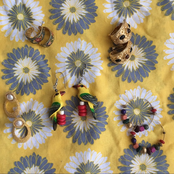 Jewelry - (2/$10) Variety of vintage earrings (one piece) Jewelry - (2/$10) Variety of vintage earrings (one piece)
